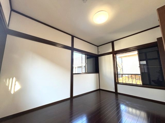 狭山市水野　中古戸建の洋室|6帖の洋室です。ワークスペースや子供部屋としての利用にも最適！