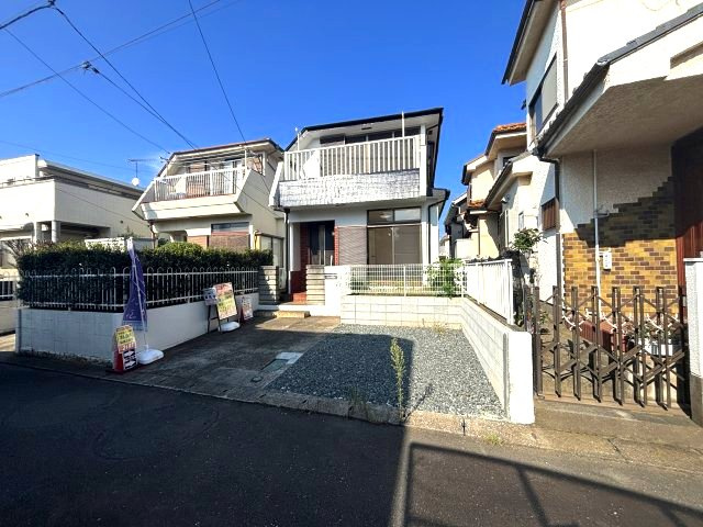 狭山市水野　中古戸建の前面道路含む現地写真