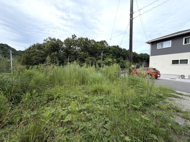 川奈駅徒歩5分　暮らしやすい環境の土地の前面道路含む現地写真