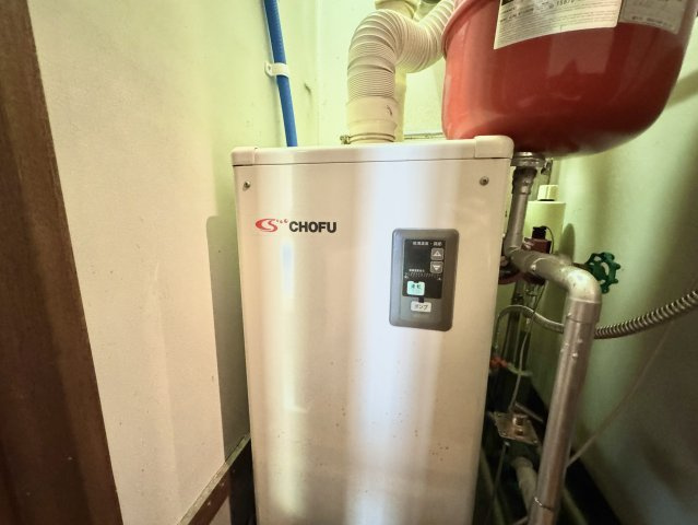 富士見3丁目の発電・温水設備|安心してお使いいただける長府製作所の1F給湯ボイラー。