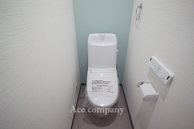 【内観：施工例】 | 平野区平野東1丁目 | 【同社による同仕様の施工例】トイレは1階と2階の2ヶ所に完備♪ともに同仕様のシャワートイレです☆
