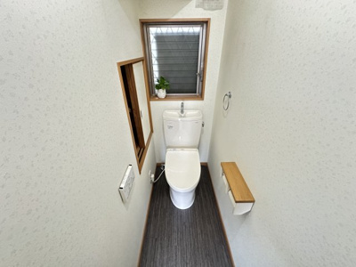 【トイレ】 | 和泉市池上町2丁目戸建 | 1階トイレ