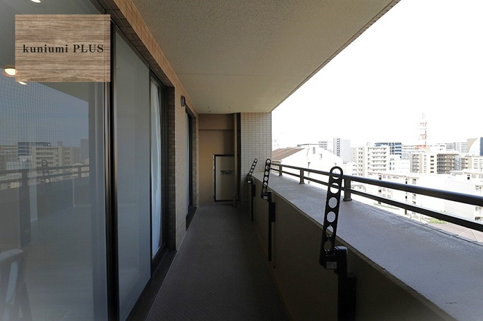 キングスクエア北大阪パークフェリスⅠ番館のバルコニー