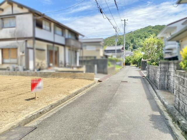 高知市介良乙　売土地の前面道路含む現地写真