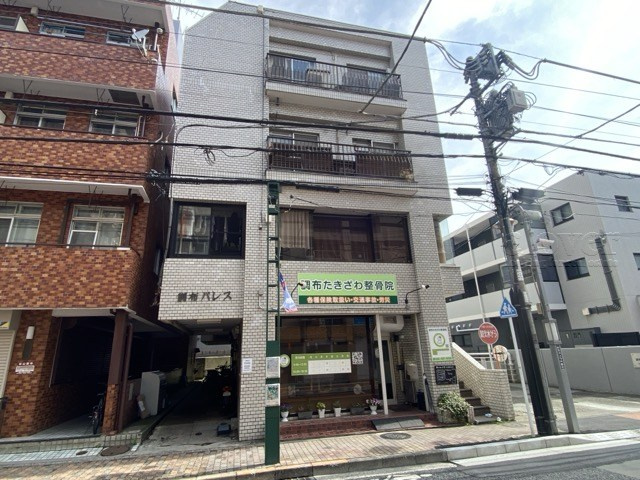 【外観】 | 調布パレス | 前面道路と外観の様子です。～即日のご見学可能～　お問合せはお気軽にどうぞ。
