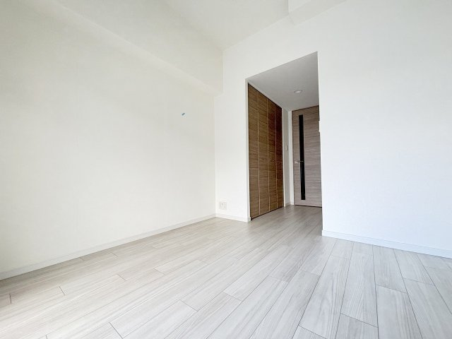 S-RESIDENCE三国WESTの洋室