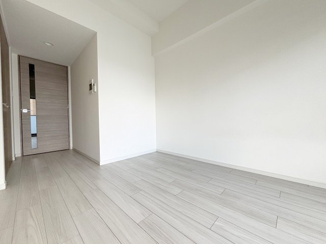 S-RESIDENCE三国WESTの洋室
