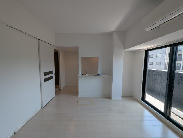 S-RESIDENCE新大阪駅前の居間・リビング