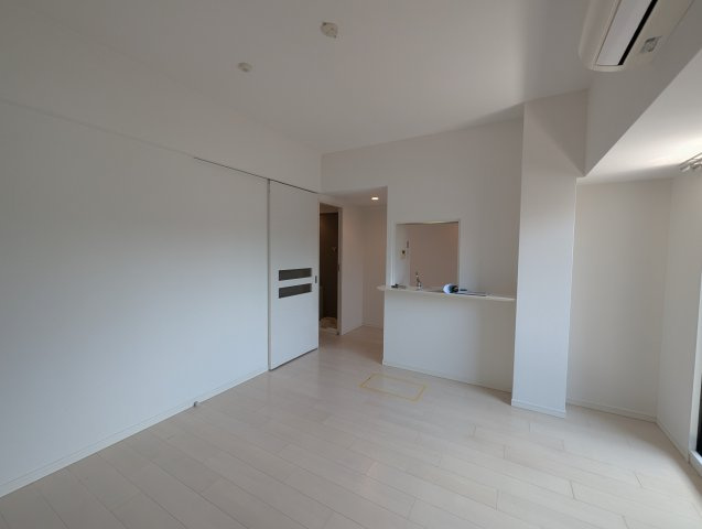 S-RESIDENCE新大阪駅前の居間・リビング