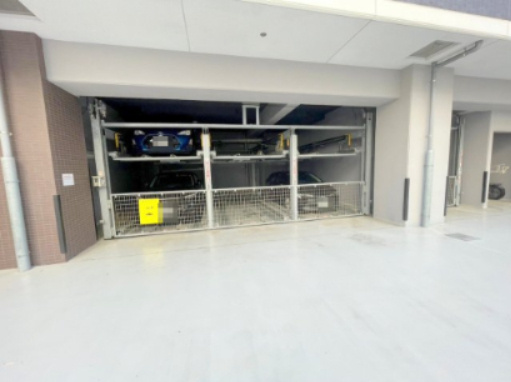 S-RESIDENCE新大阪駅前の駐車場