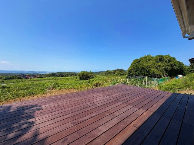 ■□大山町赤松中古戸建□■の展望|ウッドデッキ設置されております。
天気の良い日に外へ出るとても気持ちが良いです〇