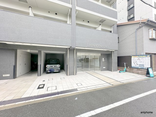 レオンコンフォート難波ミラージュ　仲介手数料無料のエントランス