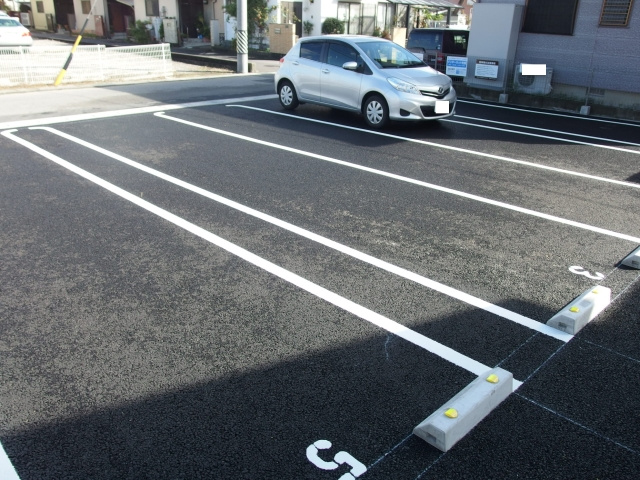 エクセルαの駐車場