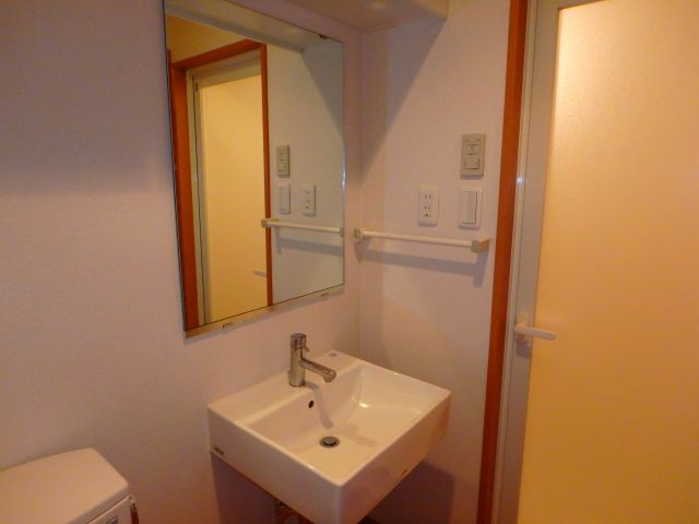 フォースアベニュー元住吉の独立洗面台|他のお部屋の参考写真となります。