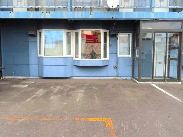 北見市南町１丁目５番２８号　ハイツ東京の駐車場