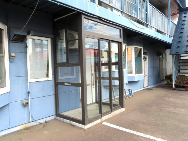 北見市南町１丁目５番２８号　ハイツ東京の玄関