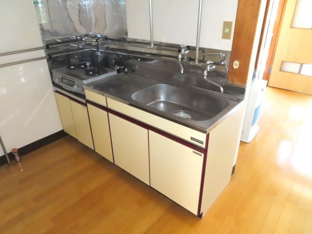 北見市南町１丁目５番２８号　ハイツ東京のキッチン