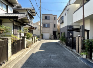 【前面道路含む現地写真】