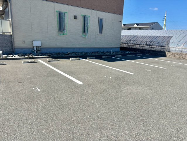 ラ　グリシーヌ姫路南の駐車場