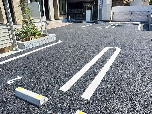 ノーヴルの駐車場
