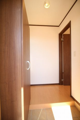 グリーンガーデンの玄関|おしゃれな内装です