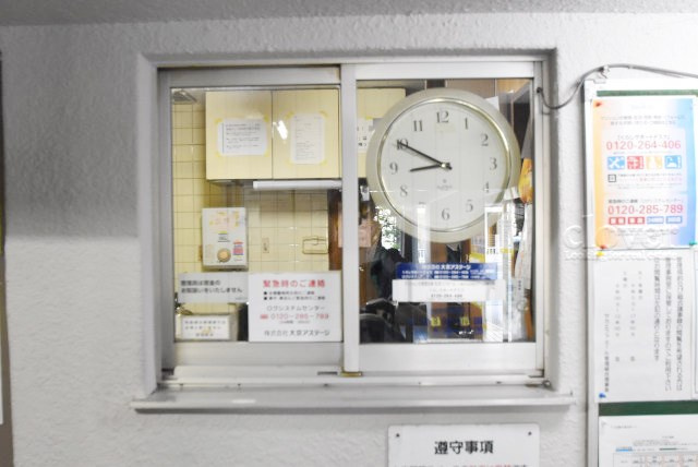 【受付】 | サカエファミール | 管理人さんが勤務する管理室です。マンションに出入りする人たちを見守り、注意を払ってくれています。～即日のご見学可能～　お問合せはお気軽にどうぞ。
