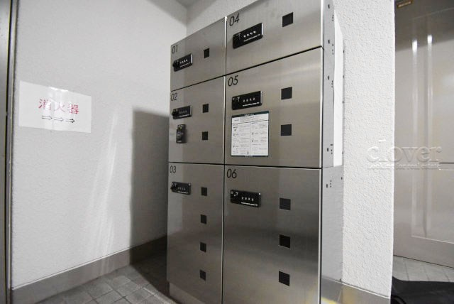 【設備】 | サカエファミール | 仕事をしたり、家をあけがちな人にとっては必須となる、宅配BOX。ネット通販や宅配サービスの利用頻度が高い人にとっても、うれしい設備です。～即日のご見学可能～　お問合せはお気軽にどうぞ。
