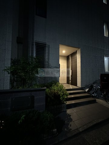 新宿区高田馬場４丁目の賃貸マンションのエントランス