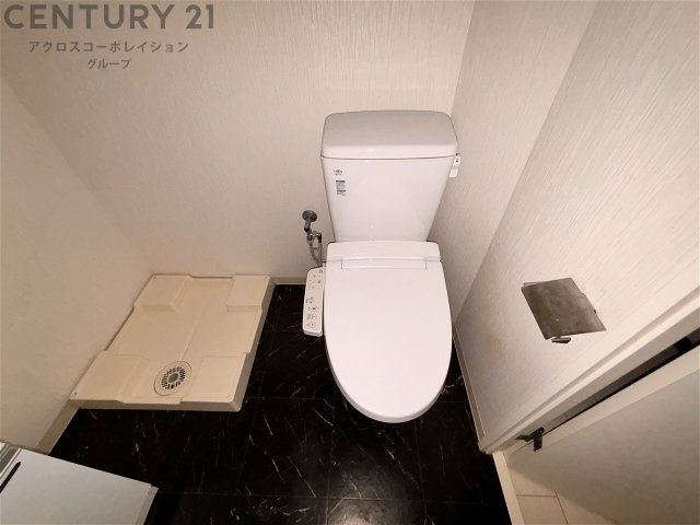 温水洗浄便座付きのトイレです♪