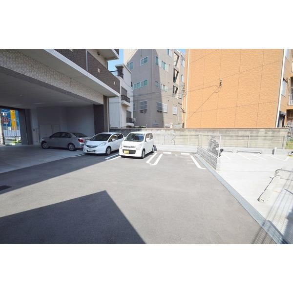 プリムローズアヴェニューの駐車場