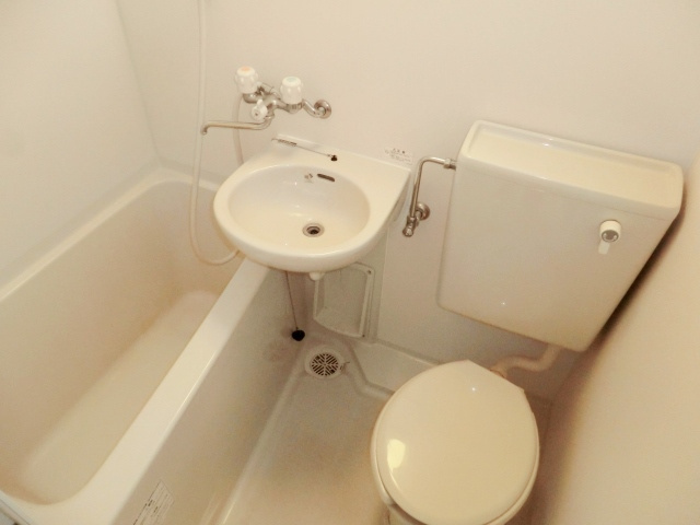 シンプルで機能的なユニットバスです！
