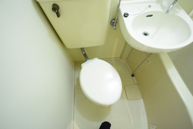 掃除のしやすいシンプルなトイレです♪