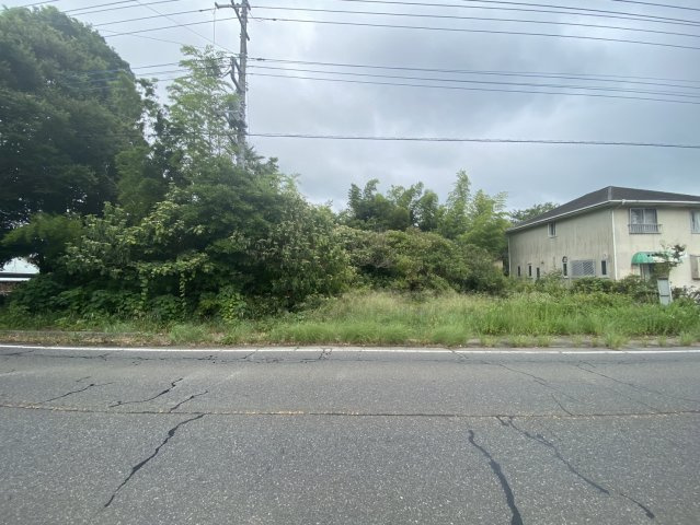 稲敷市佐倉　売地の前面道路含む現地写真|前面道路約10.05ｍです！現地にて接道状況をご確認いただけます。