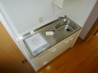 壁付けキッチンでスペースを最大限有効活用できます！
