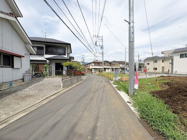【前面道路含む現地写真】 | 新座市野寺1丁目　新築一戸建住宅　全5棟　(保谷店) | 野寺公園まで徒歩2分。外遊びも気軽に楽しめます。