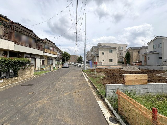 【前面道路含む現地写真】 | 新座市野寺1丁目　新築一戸建住宅　全5棟　(保谷店) | 保育園徒歩5分・幼稚園徒歩3分・小学校徒歩6分とお子様の通学も便利です。