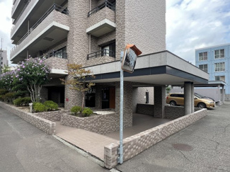 【エントランス】 | スクエアガーデン・アーバニティ南11条Ⅱ | 安心のスロープエントランス・居室もフラット設計♪