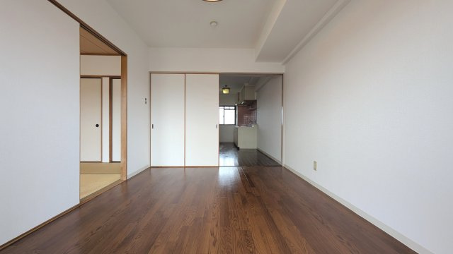【寝室】