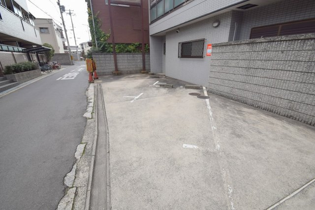ＧＭ今津南の駐車場