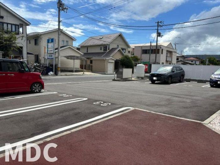 モンプリミエ ルラシオン Ⅱの駐車場