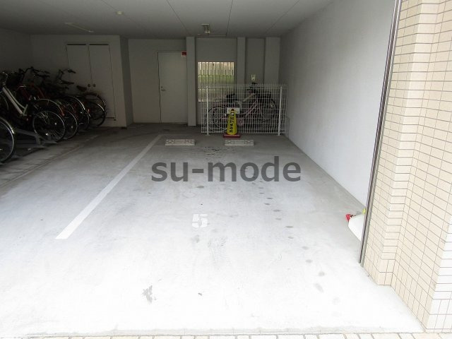 ルポゼラクールの駐車場