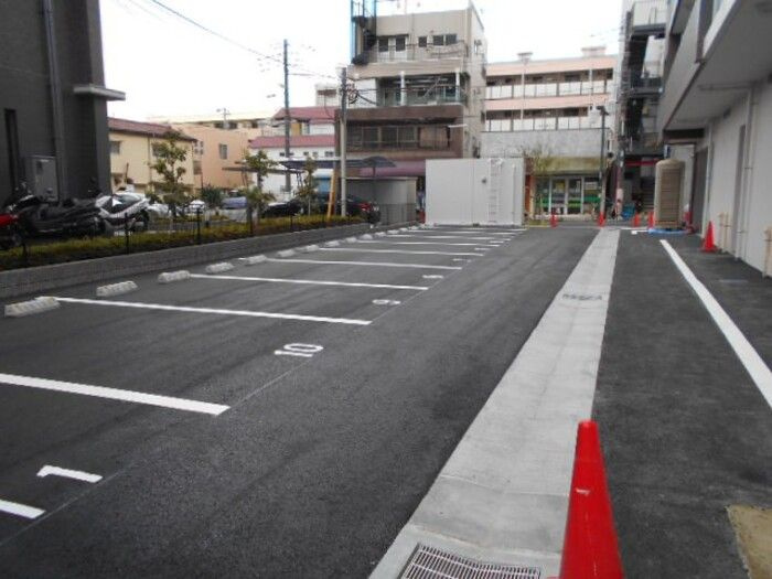 セレス稔台の駐車場