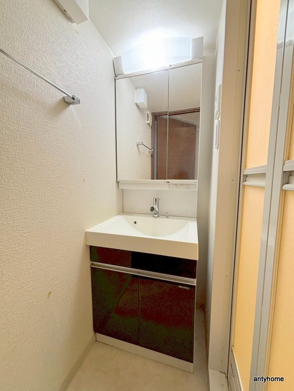 フロンティアコート堺筋本町　仲介手数料無料の洗面所