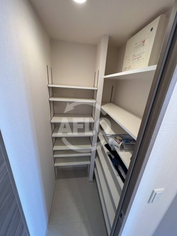ブランズタワー南堀江　日吉小学校の収納|ブランズタワー南堀江　シューズインクローゼット