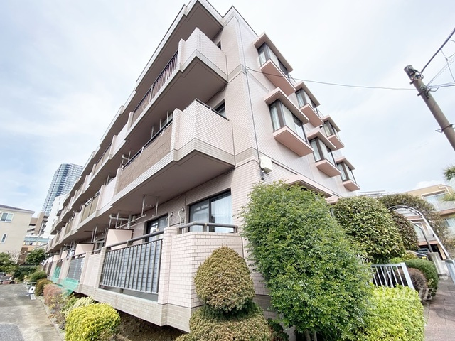 メゾン高木の外観|おしゃれな外観のマンションです☆
