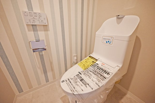 シティコーポ鴨野2号棟のトイレ|快適なウォシュレット機能付きトイレを採用。毎日使う場所だからこそ、使い心地にも配慮した、暮らしを快適にサポートする設備です。