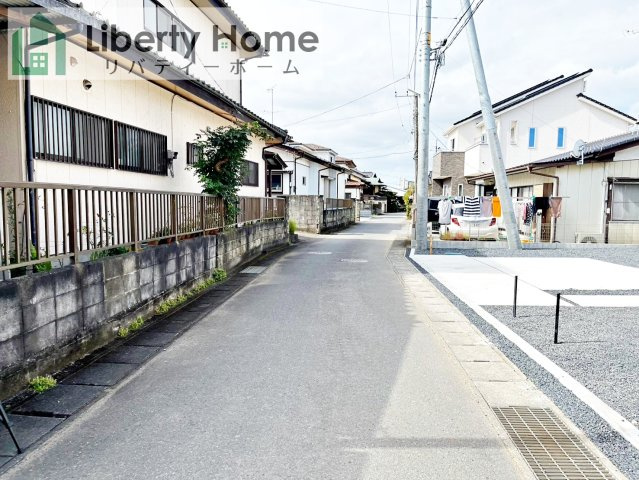 水戸市吉沢町6期　新築戸建の前面道路含む現地写真