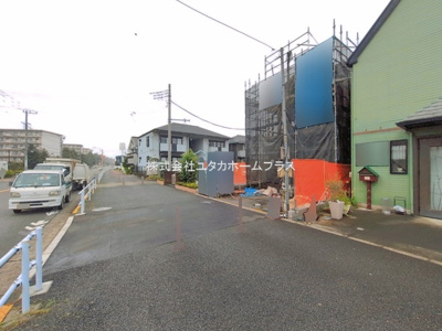 【前面道路含む現地写真】 | 東大和市上北台3丁目　新築戸建　【全1棟】