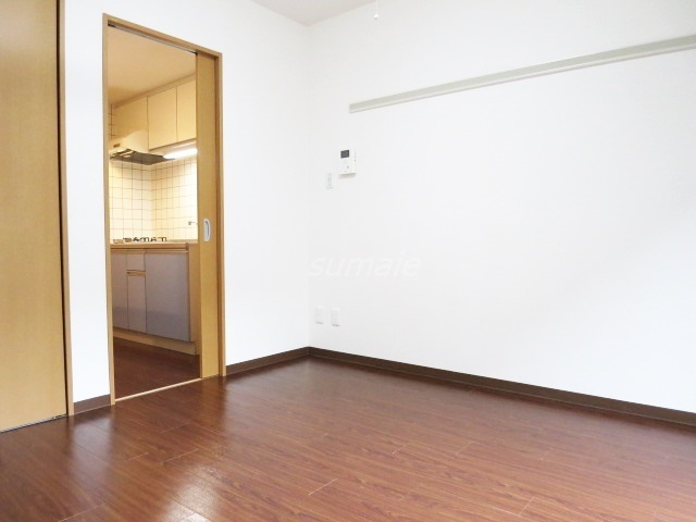 エレガンス８番館の居間・リビング|南向きのお部屋です☆