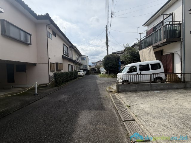 厚木市及川1丁目　中古戸建の前面道路含む現地写真